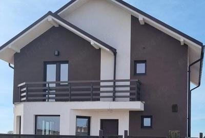 Casă cu Teren 315 Mp în Central - 1