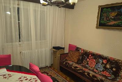 Apartament cu 3 camere decomandat în Progresul