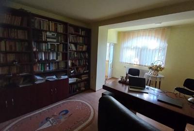 Casă individuală cu 5 camere cu Canalizare în Central - 5