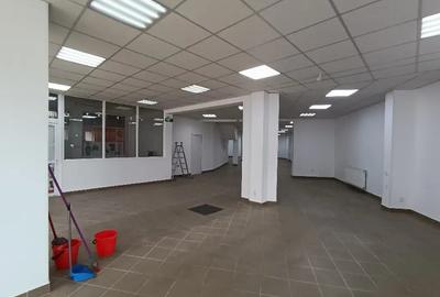 Spațiu comercial, de 300 mp, în Central - 3