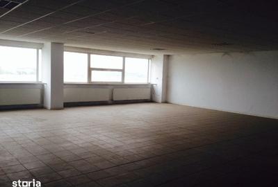 Spațiu comercial, de 6,500 mp, în Central - 3