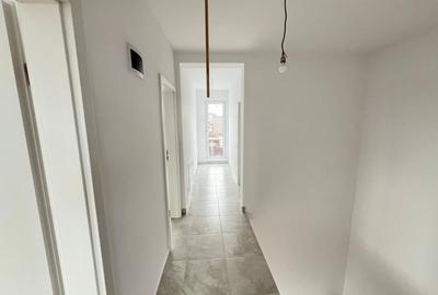 Duplex cu 4 camere cu Canalizare în Sânpetru - 9