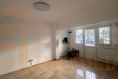 Spațiu comercial, de 200 mp, în Central - 4