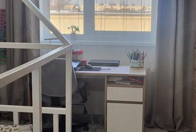 Apartament cu 3 camere decomandat în Lăureni - 2