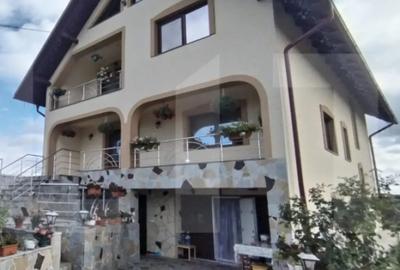 Casă cu 3 camere cu Teren 2300 Mp în Central - 2