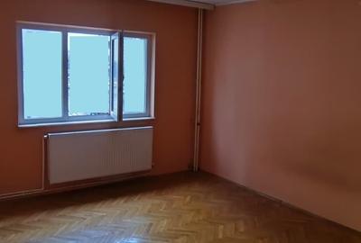 Apartament cu 3 camere decomandat în Casa de Cultură - 3
