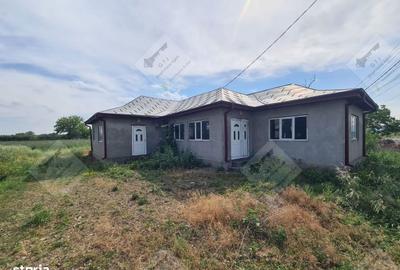 Casă cu 4 camere decomandat în Garoafa - 5