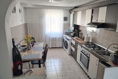 Apartament cu 4 camere decomandat în Sud - 3