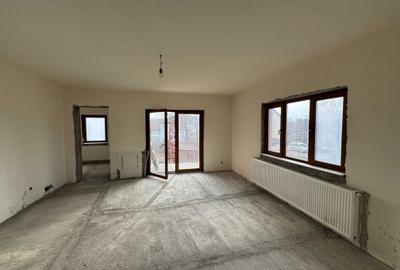 Casă cu 4 camere în Central - 2