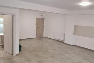 Spațiu comercial, de 45.599998474121 mp, în Nord - 4
