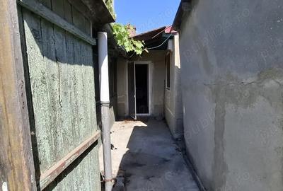 Casă cu 4 camere cu Teren 300 Mp în Brătianu - 1