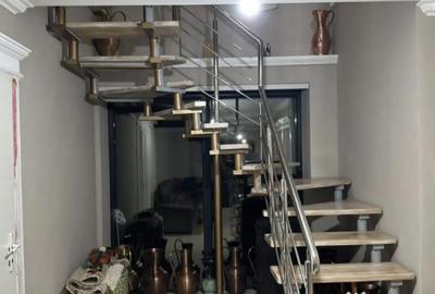 Casă cu 8 camere cu Teren 750 Mp în Central - 3