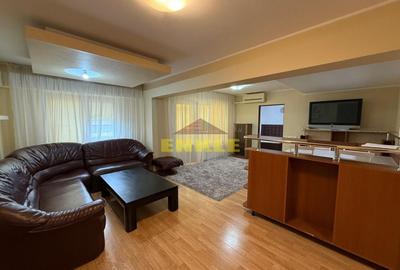 Apartament cu 3 camere semidecomandat în Central