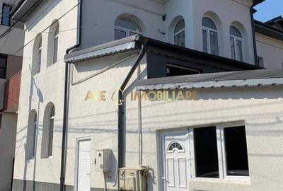 Casă individuală cu 9 camere cu Canalizare în Dacia - 1
