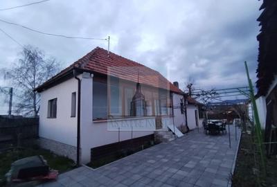 Se vinde casa renovata Tarlungeni, teren ~550mp - 1