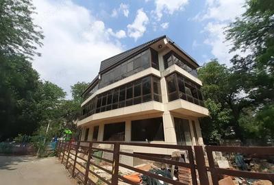 Spațiu comercial, de 380 mp, în Titan - 6