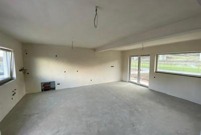 Casă cu 4 camere cu Teren 400 Mp în Luna - 14