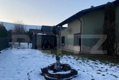 Casa de vanzare, cu 4 camere, 268 mp + teren 786 mp, zona-M - 18