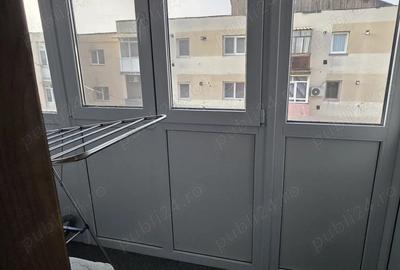 Vand apartament in zona 23 august - 2