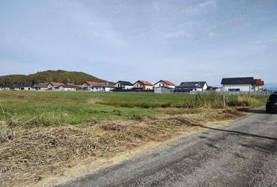 4300 mp - Teren intravilan Reghin , la iesirea spre Dedrad - 1