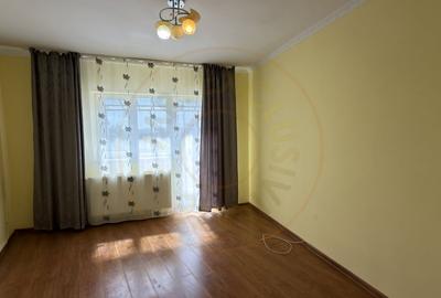 Apartament cu 3 camere semidecomandat în Carei - 5