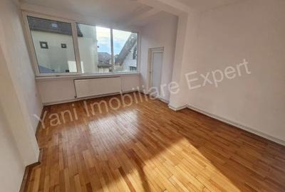 Spațiu comercial, de 320 mp, în Central - 8