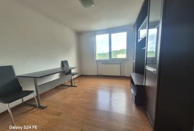 Apartament cu 3 camere semidecomandat în Central - 3