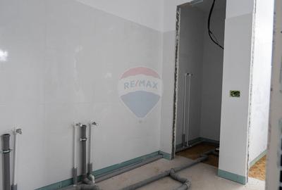 Spațiu industrial, de 1,800 mp, în Est - 12