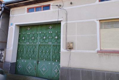 Casă cu 3 camere în Coșteiu - 1