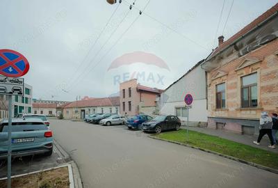 Apartament cu 4 camere decomandat în Central - 3