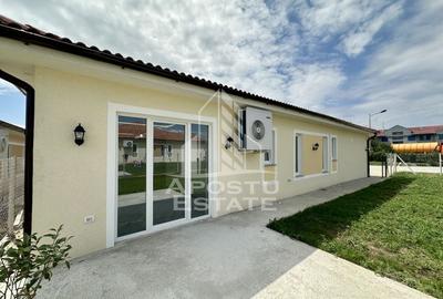 Jumatate de duplex cu 4 camere, in apropiere de Sanandrei
