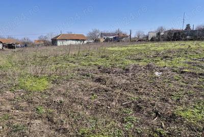 Casă cu Teren 3437 Mp în Central - 2