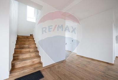 Casă cu 4 camere cu Teren 501 Mp în Sânpetru - 13