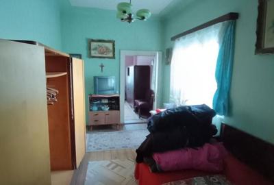 Casă cu 3 camere cu Teren 250 Mp în Central - 3