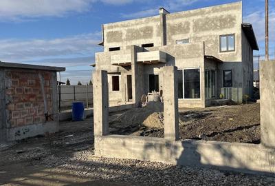Casă cu Teren 250 Mp în Central - 1