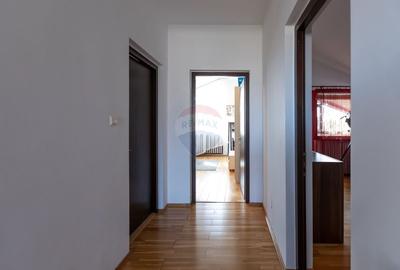 Casă cu 7 camere cu Teren 1617 Mp în Central - 28