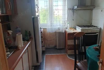 Apartament cu 3 camere decomandat în Traian - 2