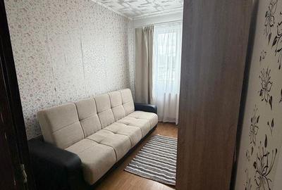 Apartament cu 3 camere semidecomandat în Vitrometan