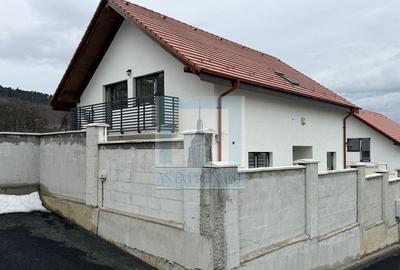 Casă cu 5 camere cu Canalizare în Codlea - 8