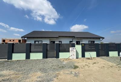 Duplex cu 3 camere cu Canalizare în Moșnița Nouă