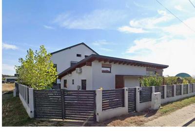 Casă cu 4 camere în Mogoșoaia