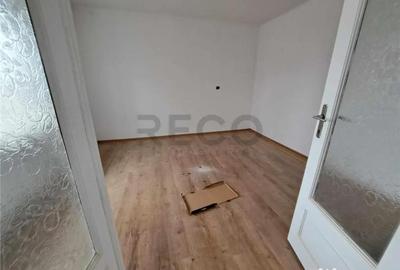 Casă cu 5 camere cu Teren 1700 Mp în Episcopia Bihorului - 16