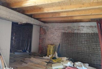 Casă cu 4 camere cu Teren 100 Mp în Central - 2