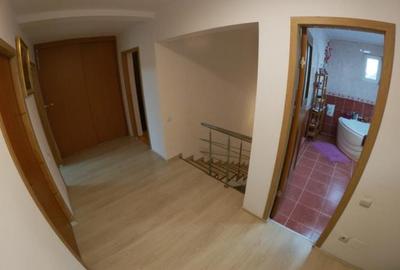Casă individuală cu 5 camere cu Canalizare în Central - 8