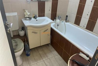 Apartament 4 camere , zona Piata Moldovei -Scoala nr 2 , dec - 2