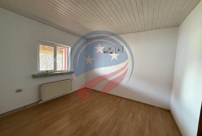 Casă individuală cu 8 camere cu Teren 453 Mp în 1 Mai - 18