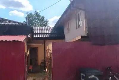 Casa compusa din 2 corpuri zona Antiaeriana suprafata utila 106mp