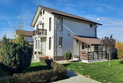 Casă individuală cu 4 camere în Bâcu