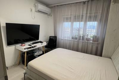 Apartament cu 3 camere semidecomandat în Calea București - 1