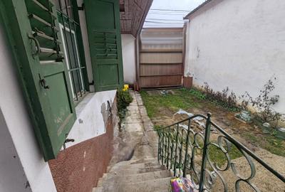 Casă individuală cu 4 camere cu Canalizare în Central - 2